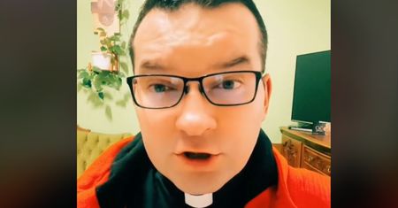 "Mam nieślubne dziecko". Ksiądz mówi, co z komunią świętą