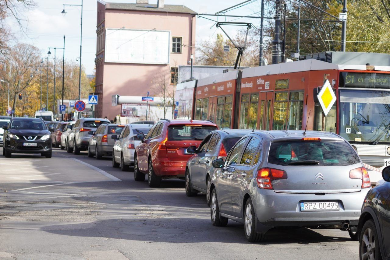 Łódź: Zmiany organizacji ruchu we Wszystkich Świętych i Zaduszki