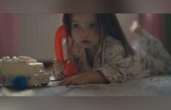 Orange w nowej kampanii namawia, by dać drugie życie starym telefonom (wideo)