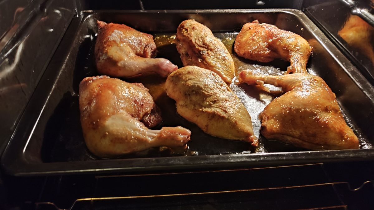 Udka z kurczaka należy piec w 180 stopniach Celsjusza