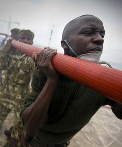 13 zabitych po wybuchu cysterny w Kenii. Nalewali paliwo