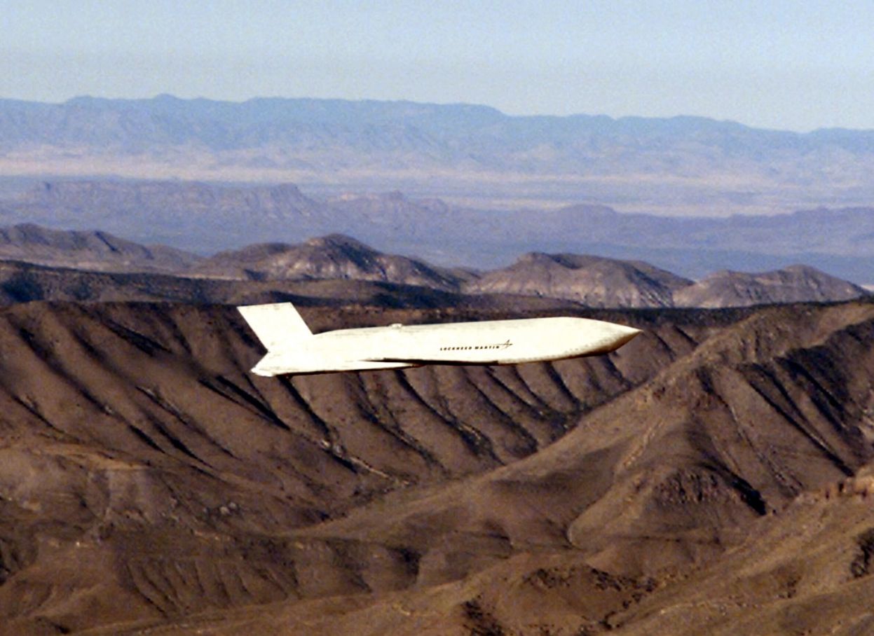 AGM-158 Joint Air-to-Surface Standoff Missile (JASSM) w locie