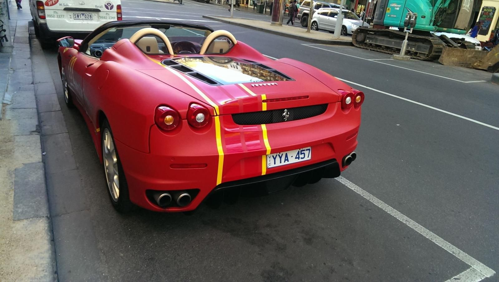 Ferrari F430 Spider rozwozi McDonald'sa po Melbourne 4