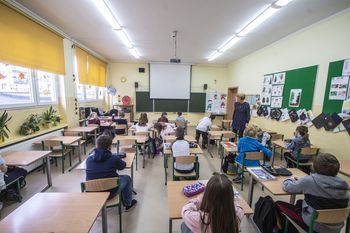Nowy rok szkolny 2025/2026 ze sporymi zmianami! Terminy ferii zimowych mogą zaskoczyć - oto harmonogram