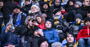 Byliście na meczu Arki Gdynia z Rakowem Częstochowa? Znajdźcie siebie na zdjęciach! Blisko dziewięć tysięcy widzów na trybunach