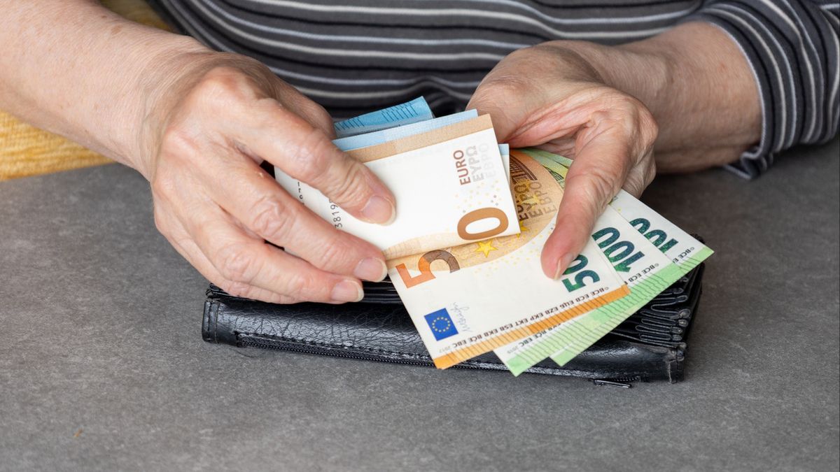 Niemcy szukają osób do zbierania truskawek. Kuszą pensją