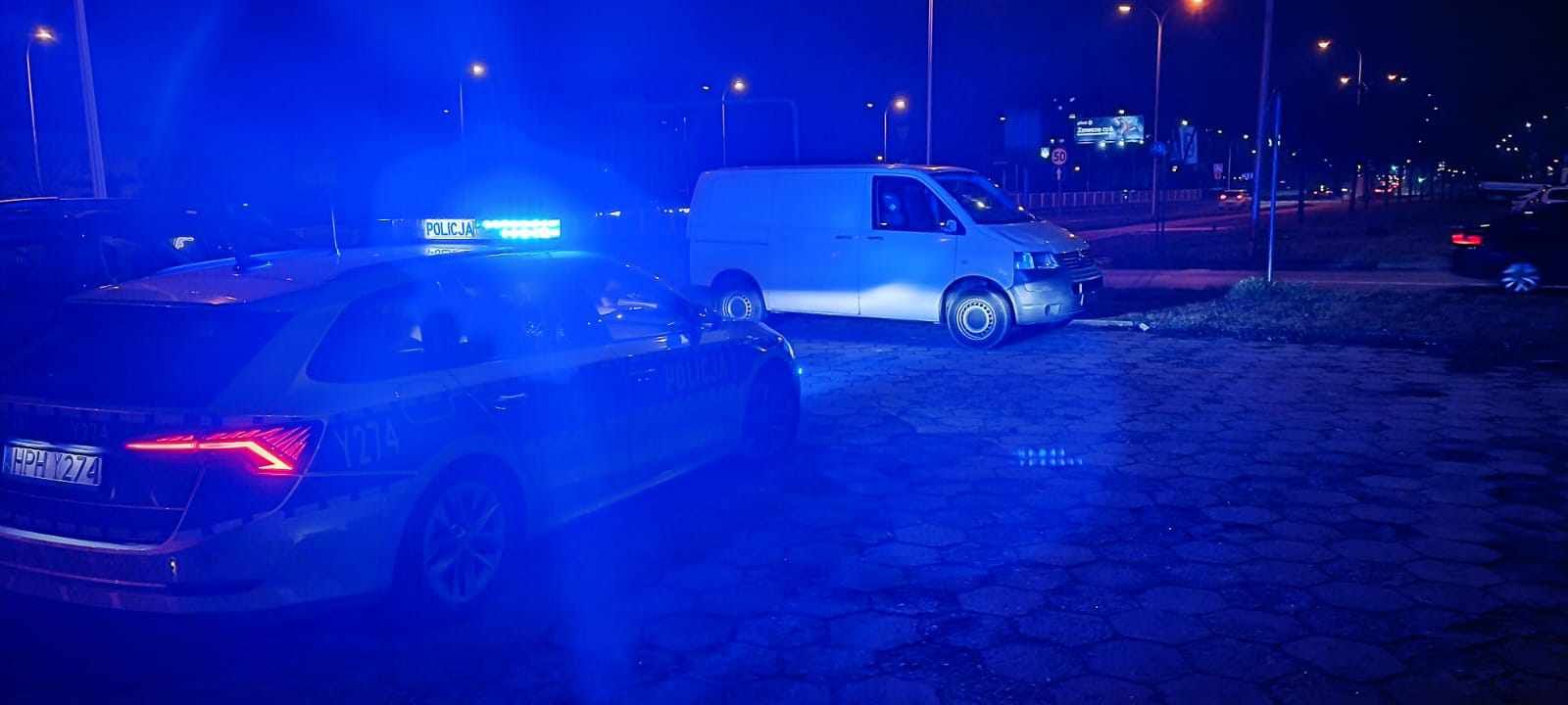 18-latek wbiegł pod nadjeżdżający pojazd