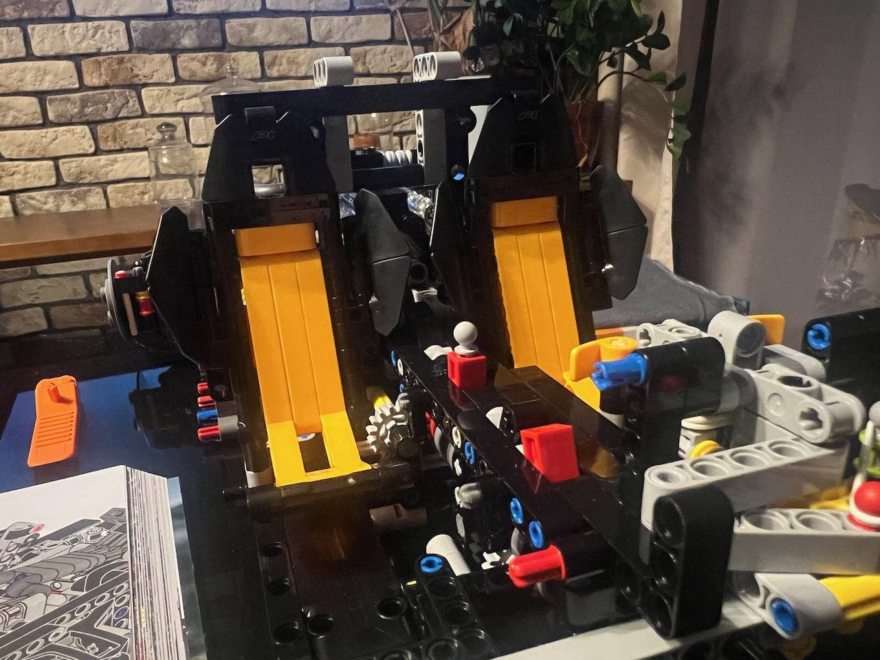 Składanie McLarena P1 z klocków LEGO krok po kroku