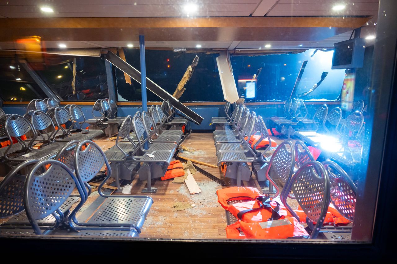 Ferry and barge collide in Hamburg port, 11 injured