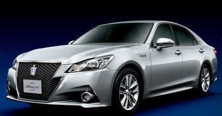 2013 Toyota Crown Royal i Crown Athlete zaprezentowane