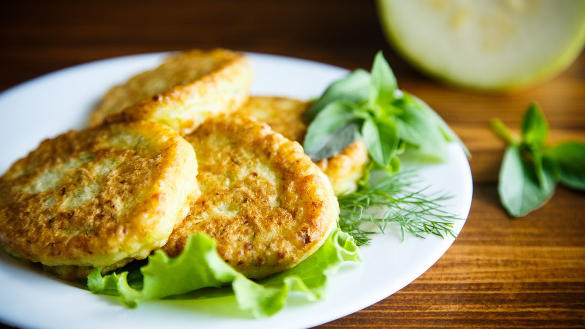 Kotlety z cukinii z halloumi