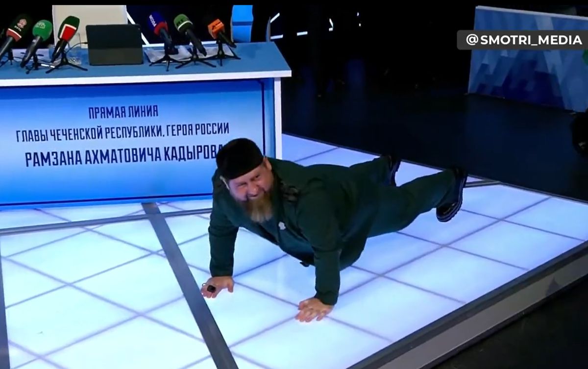 Kadyrow robi pompki na wizji. Chce przekonać wszystkich, że jest zdrowy