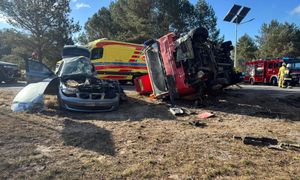 19-latka uderzyła BMW w ciężarówkę. Tragiczne wieści ze szpitala