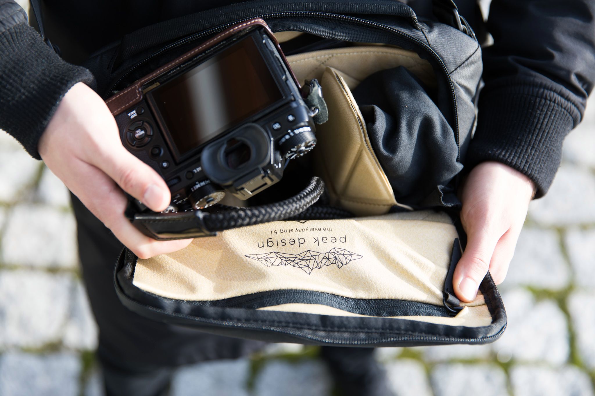 Peak Design Everyday Sling – torba fotograficzna, którą nosisz tak, jak lubisz 4