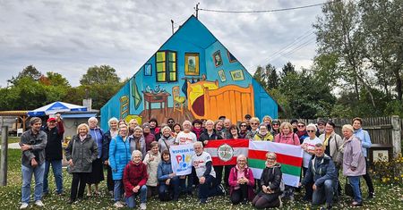Od starych autobusów po świat Van Gogha. Wycieczka PTTK
