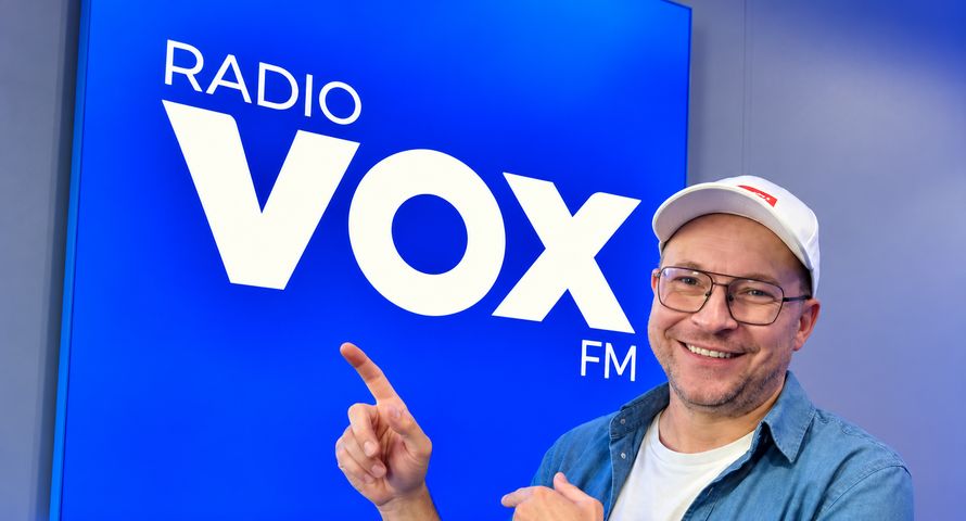 Wieloletni prezenter wraca do VOX FM