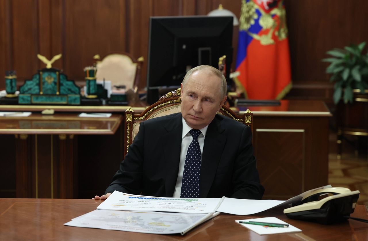 Putin boosts Russian military numbers with new decree