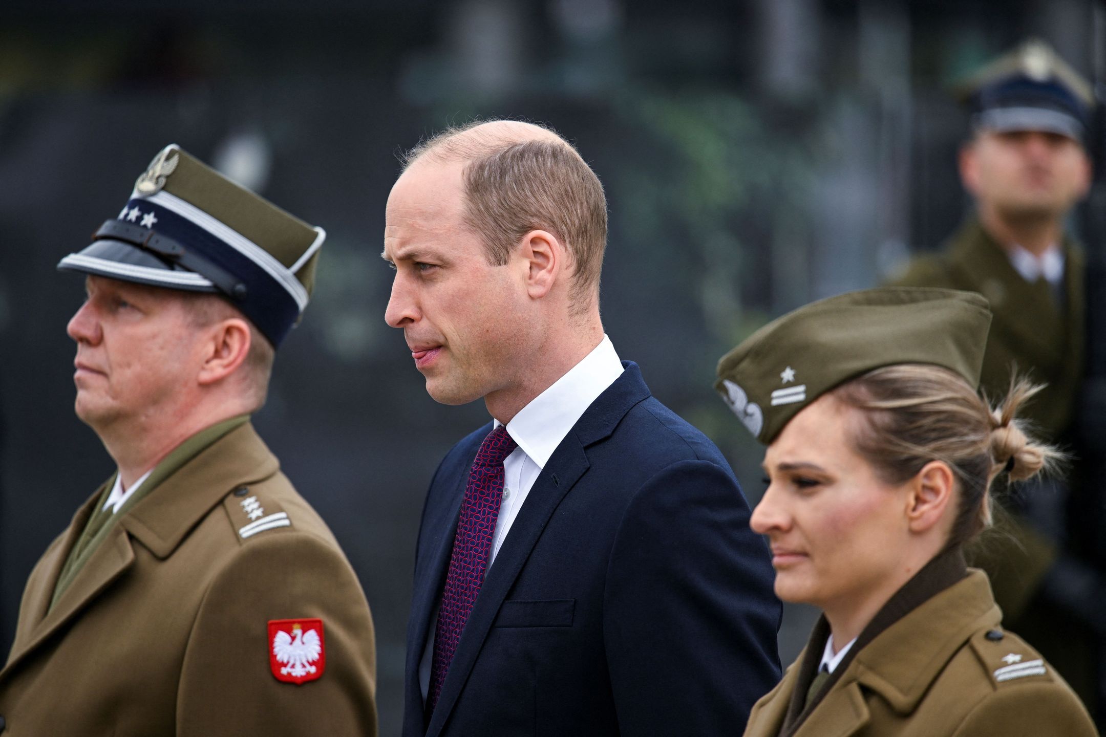 książę William składa kwiaty pod Grobem Nieznanego Żołnierza w Warszawie