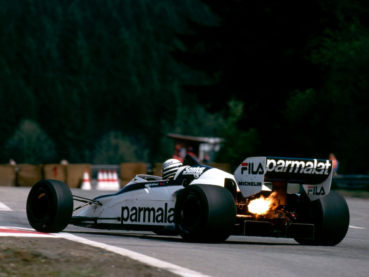 Plujący ogniem, napędzany 4-cylindrowym silnikiem BMW, mistrzowski Brabham BT52 to jedna z ikon ery turbo w Formule 1