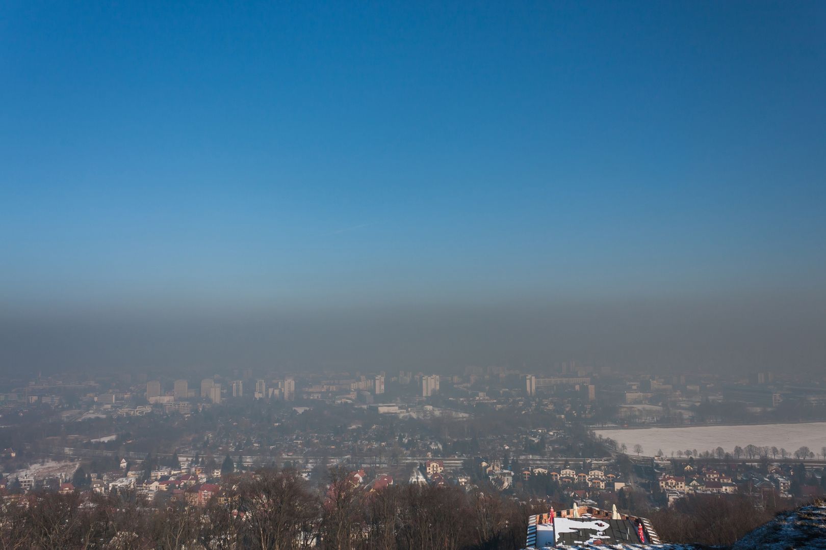 Smog powoduje podrażnienie oczu, garda oraz może być przyczyną wielu innych dolegliwości