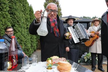 Wszystkich Świętych po romsku. Tak  wspominają zmarłych