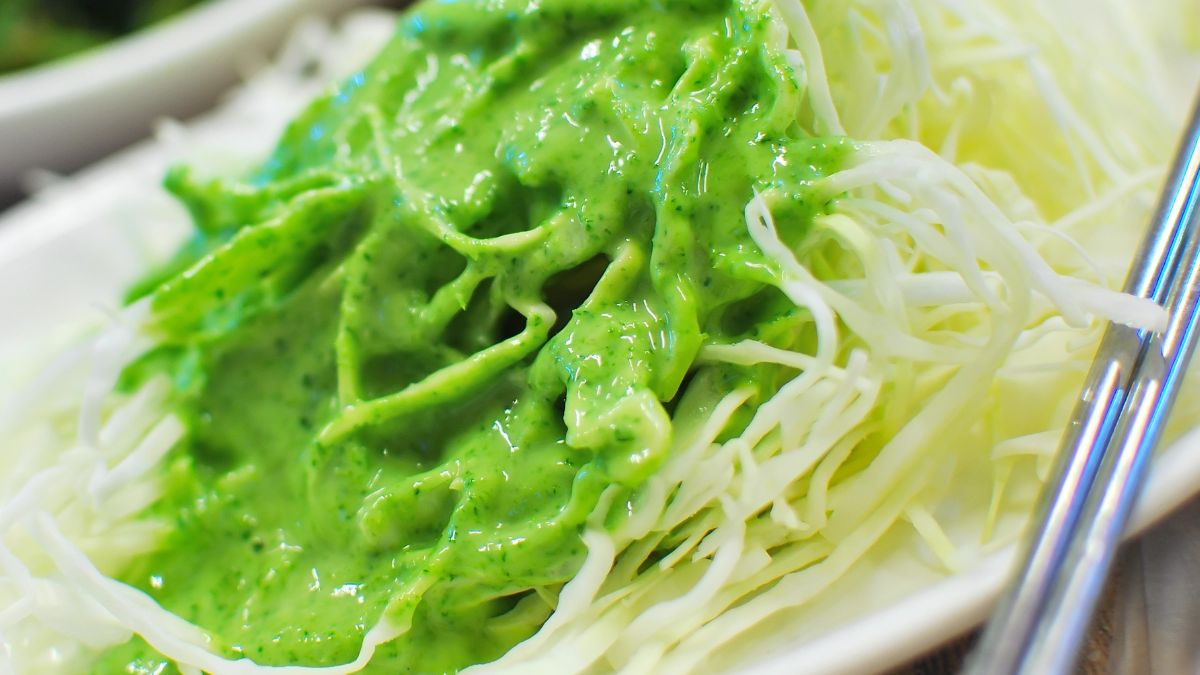 Pyszna surówka z zielonym sosem