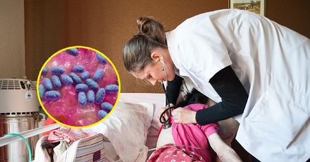 Alarmują o zgonie dziecka. Groźna choroba atakuje z wyjątkową siłą