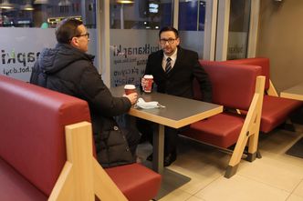 Paliwo droższe, choć tańsze. VAT w dół, a cena netto w górę. Oto możliwe przyczyny