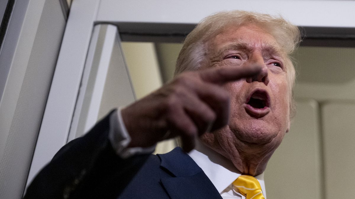 IN FLIGHT - NOVEMBER 14: U.S. President Donald Trump speaks to members of press aboard Air Force One on November 14, 2025 while in flight from Washington, DC to West Palm Beach International Airport. Trump is scheduled to spend the weekend at his Mar-A-Lago estate in Palm Beach, Florida. (Photo by Roberto Schmidt/Getty Images)