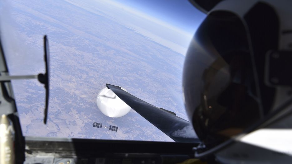 Chiński balon wywiadowczy, który USA zestrzeliły na początku lutego - zdjęcie ilustracyjne