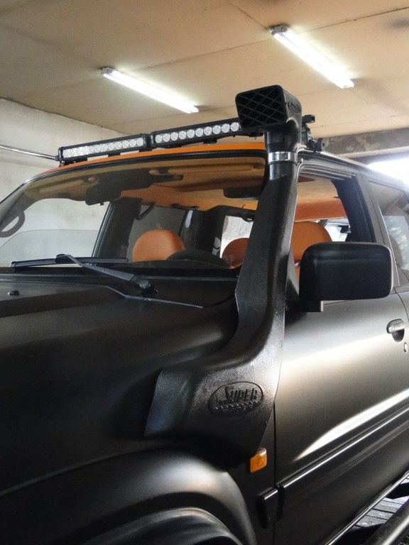 Snorkel dba o bezpieczeństwo silnika w razie nieoczekiwanego wodowania.