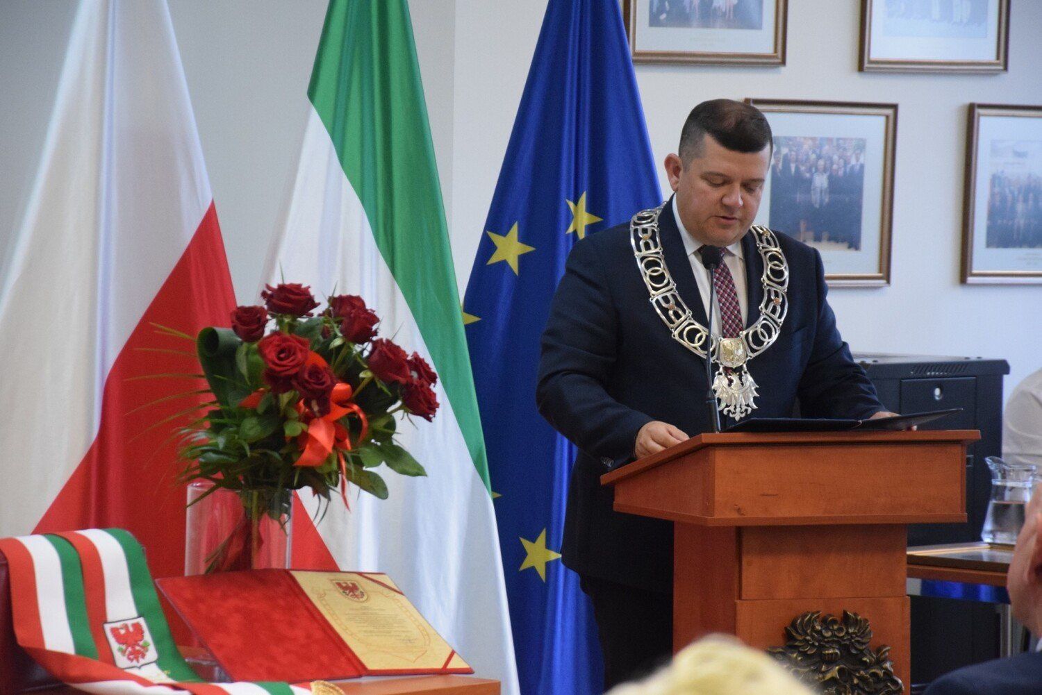 Tytuł honorowego obywatela Gorzowa otrzymało do tej pory dwadzieścia osób.