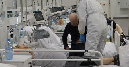 Ekspert zapowiada koniec IV fali. Chyba że wejdzie Omikron