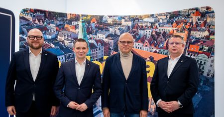 Toruń. Przedstawiciele rządu w lokalnych firmach. Tematem wizyty inwestycje i nowe kontrakty