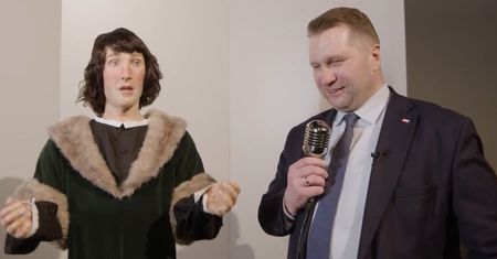 Przemysław Czarnek rozmawia z robotem. To wideo trzeba zobaczyć