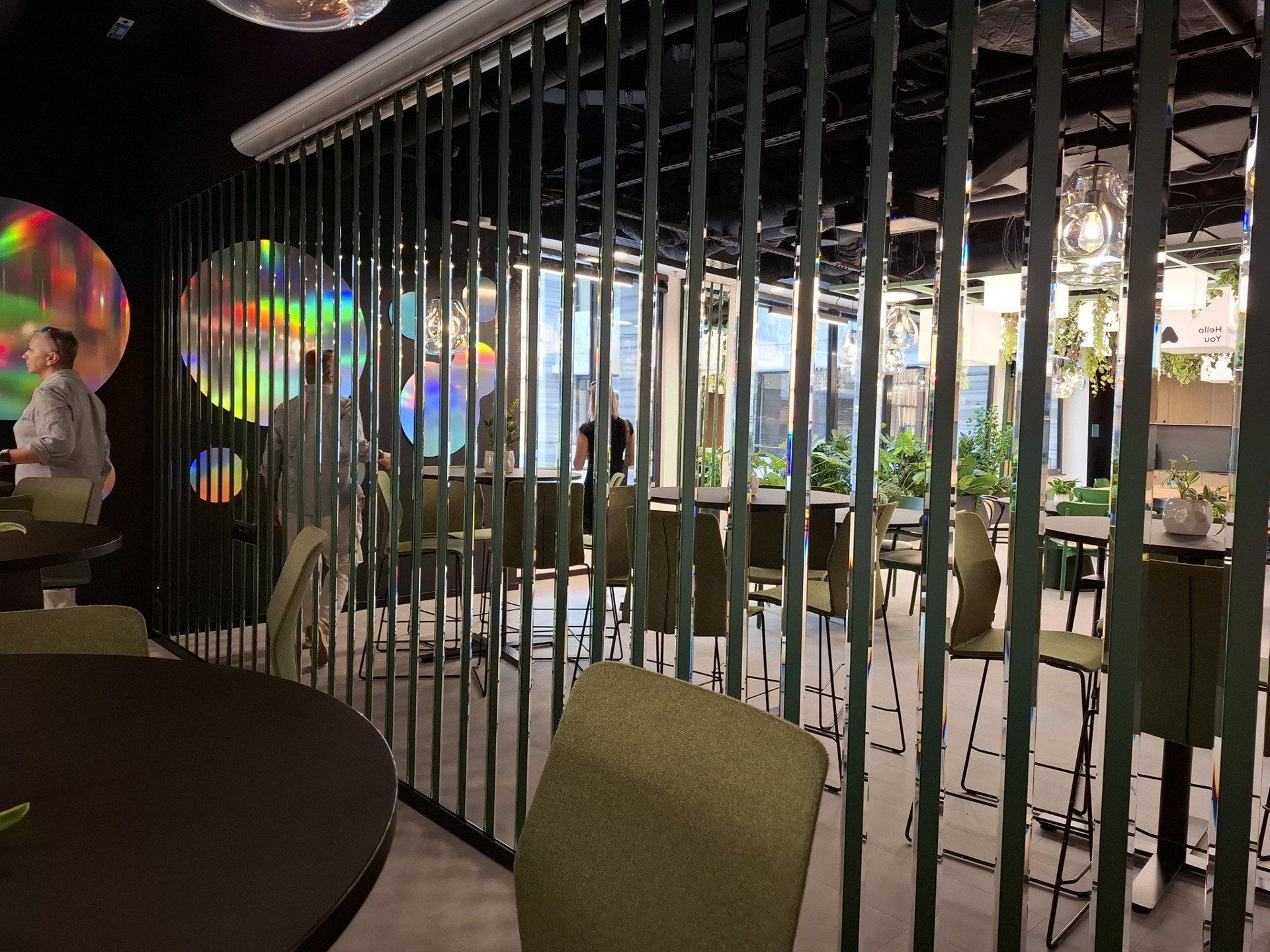 Renoma we Wrocławiu - ikona modernizmu w nowej odsłonie - nowoczesne biura Ace of Space, centrum handlowe i miejsce spotkań.