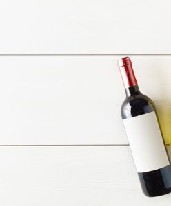 Jak otworzyć wino bez korkociągu?
