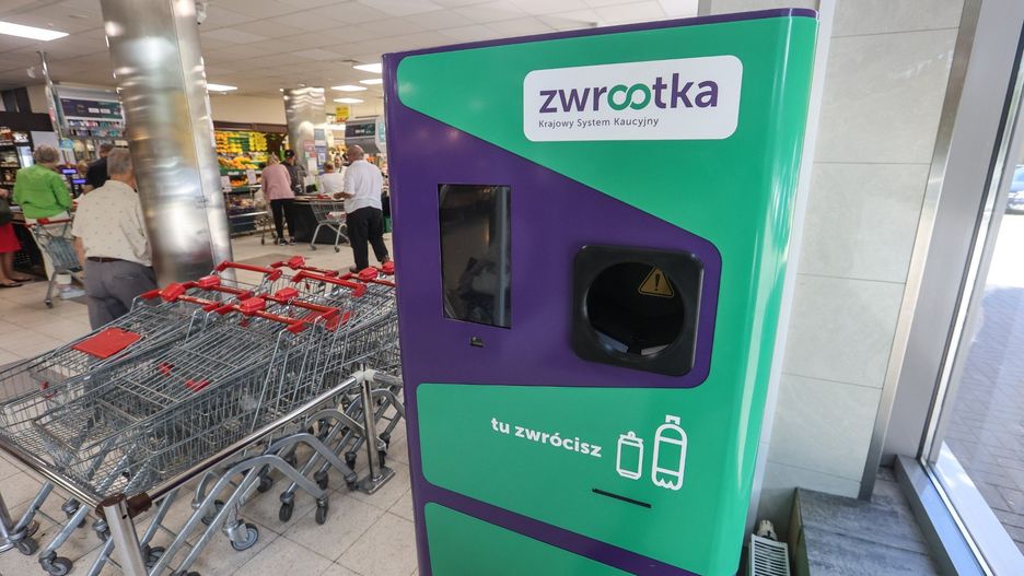 Butelkomat w sklepie Hetman &#34;Społem&#34; przy ul. Hetmańskiej w Rzeszowie.