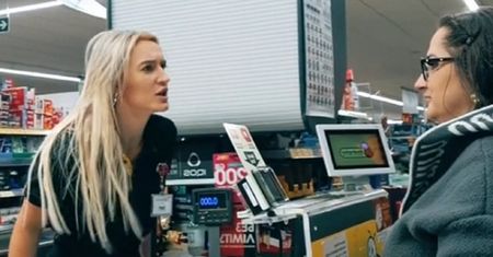 Kasjerka z Biedronki nagrała film. Ludzie pękają ze śmiechu