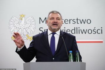 Przekręt w PISF. "Zorganizowany mechanizm wyprowadzania pieniędzy"