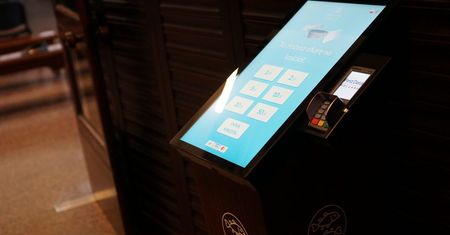 Na Dolnym Śląsku przy kościele postawiono "ofiaromat". Będzie można zapłacić księdzu kartą