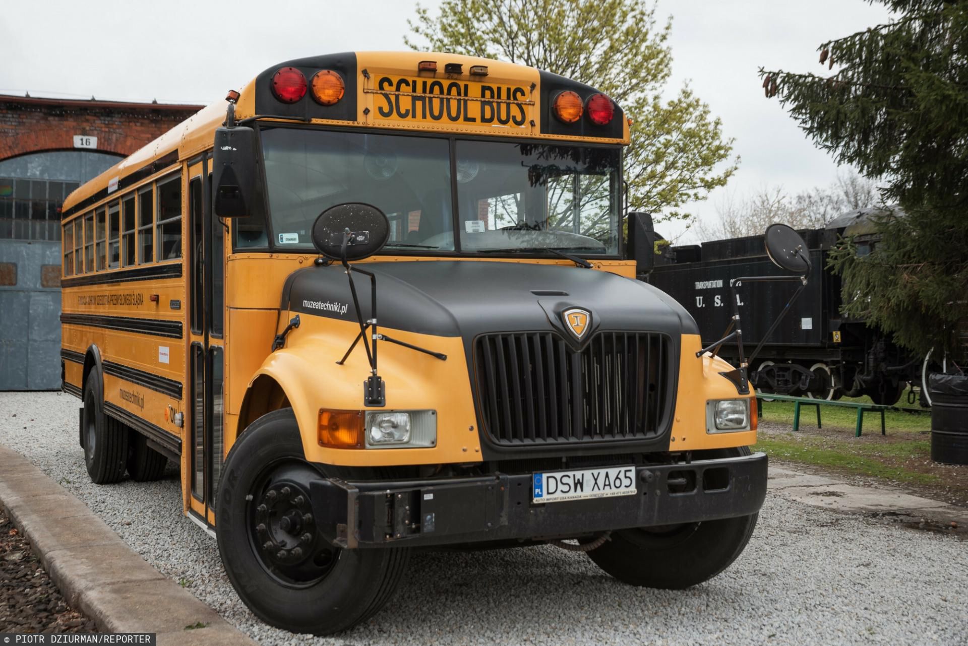 Trzylatka przez sześć godzin siedziała w zamkniętym autobusie