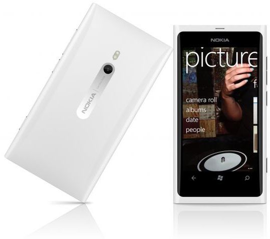 Nokia Lumia 800 White | fot. pocketnow.com