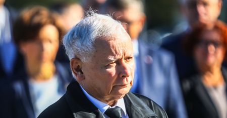 "Sok z Buraka" pytał o szczepienie Kaczyńskiego. Przesłuchanie i międzynarodowy nakaz