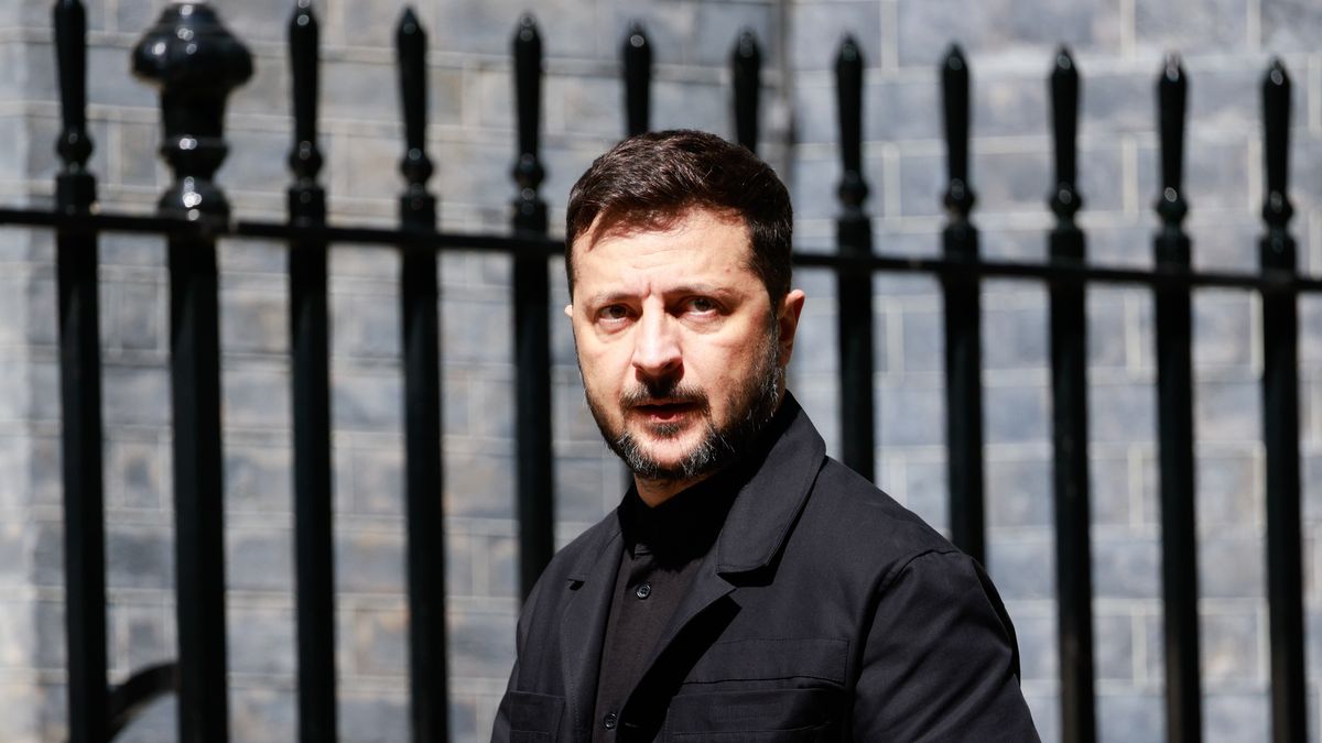 Volodymyr Zelenskiy, Ukraine's president, arrives for a meeting with Keir Starmer, UK prime minister, at 10 Downing Street  in London, UK, on Monday, June 23, 2025. Zelenskiy is ramping up Ukraine's defense industry. Photographer: Jason Alden/Bloomberg via Getty Images