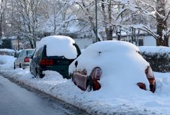 Mandat za nieodśnieżone auto 2023. Niedopełnienie obowiązku może słono kosztować