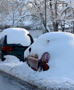 Mandat za nieodśnieżone auto 2023. Niedopełnienie obowiązku może słono kosztować