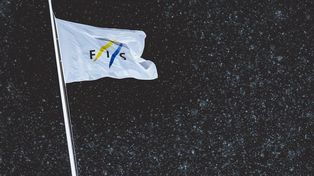 FIS ogłasza pierwszych neutralnych sportowców. Skoczkowie poza listą