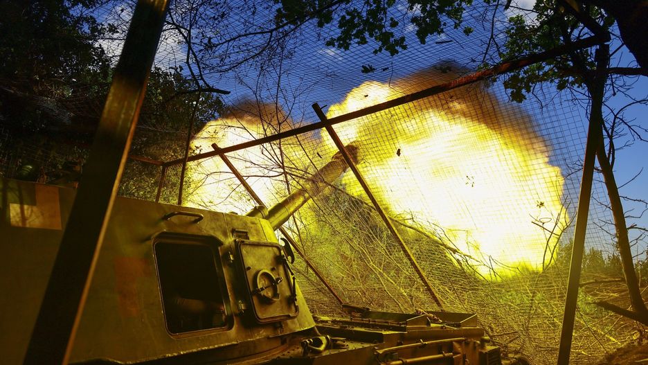Ukraine Russia war 500 days
epa10731559 (FILE) - Servicemen of Ukraine's 30th Independent Mechanized Brigade fire a self-propelled gun 2S3 towards Bakhmut, eastern Ukraine, 21 June 2023, amid the Russian invasion. Russian troops entered Ukraine in February 2022 starting a conflict that has provoked destruction and a humanitarian crisis.  EPA/Stringer 
Dostawca: PAP/EPA.
Stringer