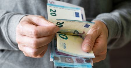 Rosyjska emerytura do nich nie dociera. Hiszpańskie banki blokują przelewy
